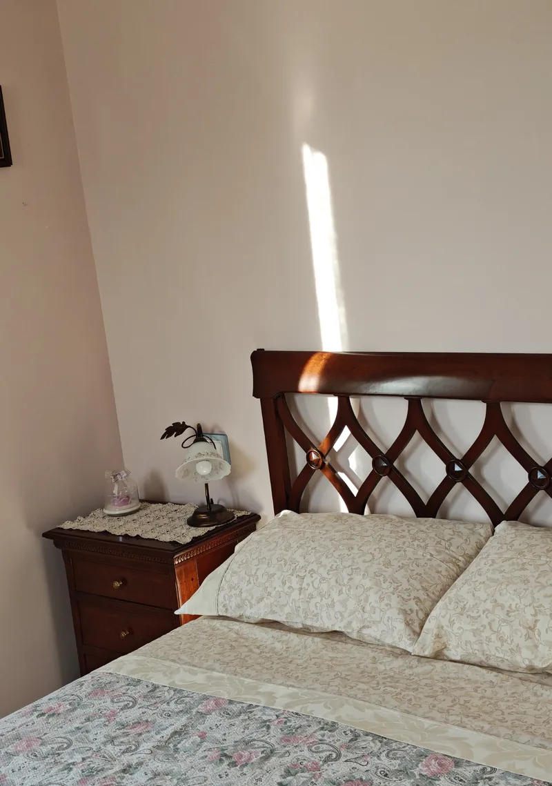 Una delle camere da letto rinnovate